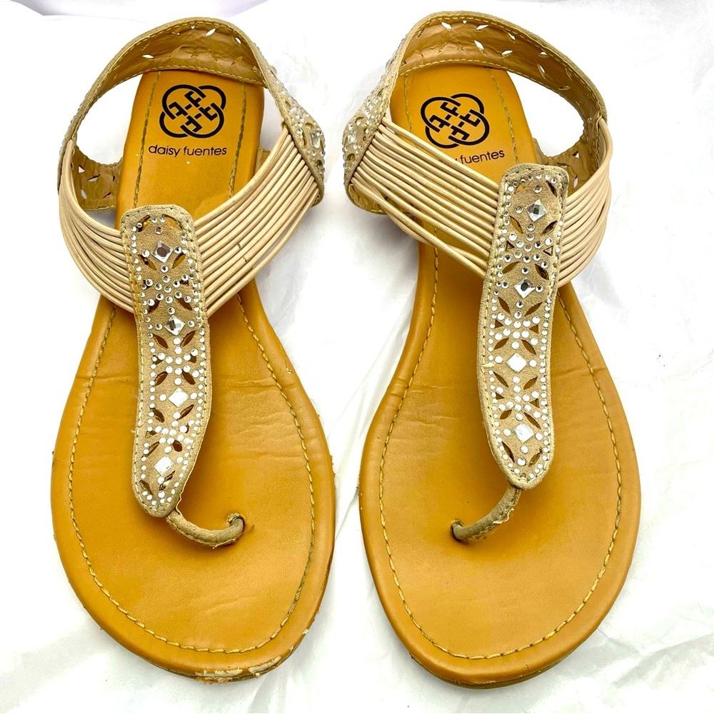 ☀️ Daisy Fuentes Rhinestone Cut Out Neutral Summer Sandals Size 10